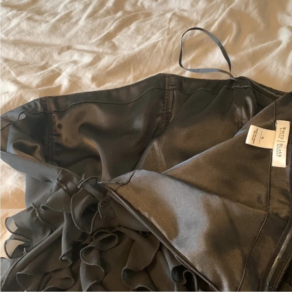 White House black market formal
Black strapless dress size 4 Prom, Party edgy - Picture 7 of 13